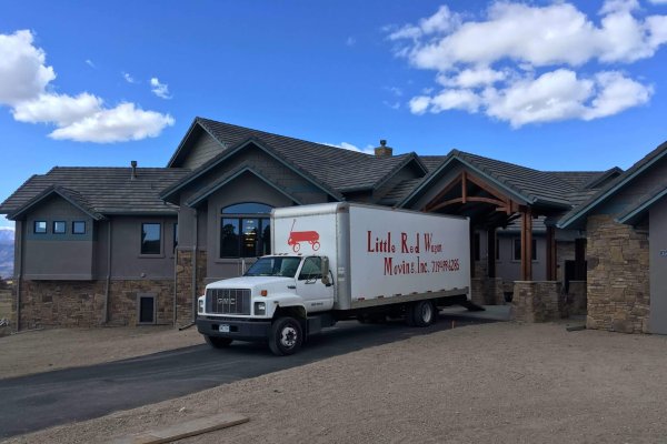 a picture of a colorado springs moving company